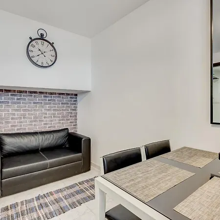 Luxury With Stunning Ocean View Apartament