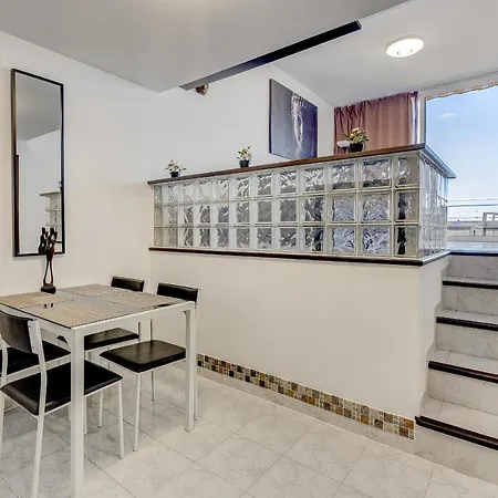 Luxury With Stunning Ocean View Apartament